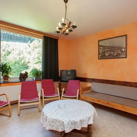 בית נופש Spacious Holiday With Roofed Terrace *