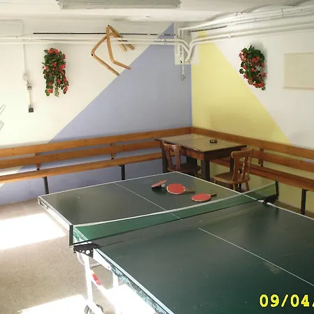 Spacious Holiday With Roofed Terrace בית נופש *